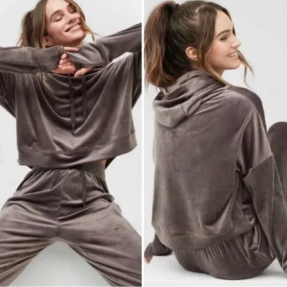 Offline by Aerie Cropped Hoodie and Jogger Velvet Set Size S - Picture 1 of 14